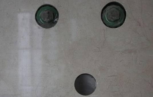 墙砖打了洞怎么填补视频(墙砖打了洞怎么填补视频讲解)